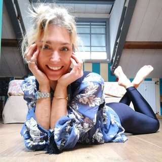 Lucilla Agosti feet photo thumbnail