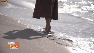 Lucilla Agosti feet photo thumbnail