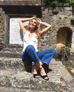 Lucilla Agosti feet photo thumbnail