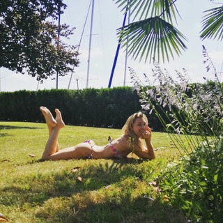 Lucilla Agosti feet photo thumbnail