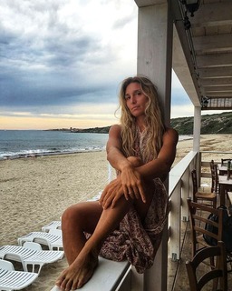 Lucilla Agosti feet photo thumbnail