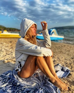 Lucilla Agosti feet photo thumbnail