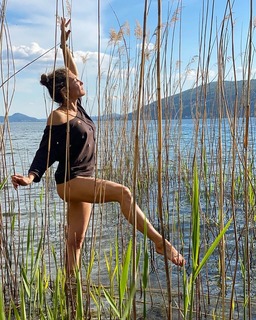 Lucilla Agosti feet photo thumbnail