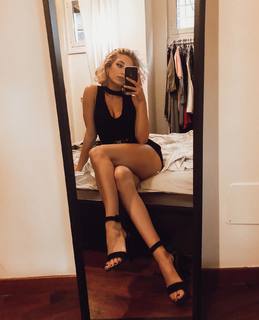 Lucrezia Lando feet photo 1
