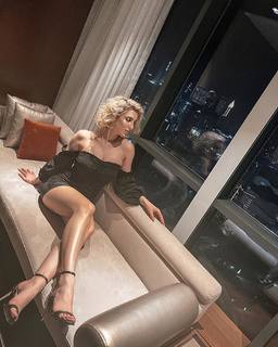 Lucrezia Lando feet photo 4