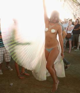 Lucy Aragon feet photo thumbnail