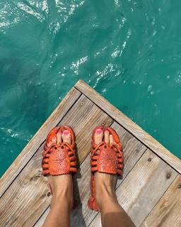 Lucy Aragon feet photo thumbnail