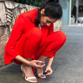 Lucy Ayoub feet photo 5