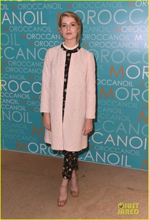 Lucy Boynton feet photo thumbnail