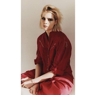 Lucy Boynton feet photo thumbnail