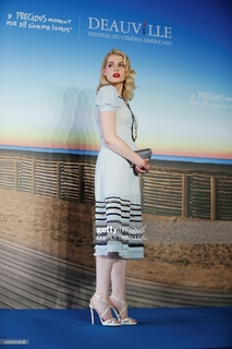 Lucy Boynton feet photo thumbnail