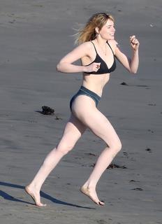 Lucy Boynton feet photo thumbnail