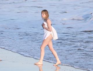 Lucy Boynton feet photo thumbnail