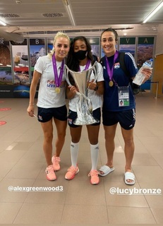 Lucy Bronze feet photo 5