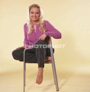 Lucy Davis feet photo 13