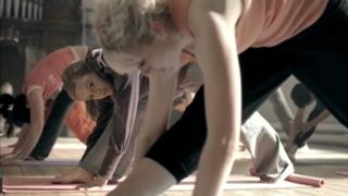 Lucy Davis feet photo 10