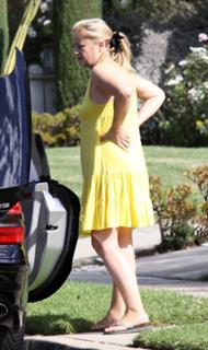 Lucy Davis feet photo 8
