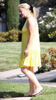 Lucy Davis feet photo 4