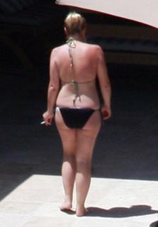 Lucy Davis feet photo 10