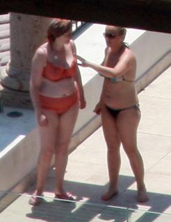 Lucy Davis feet photo 9