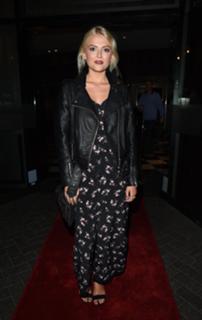 Lucy Fallon feet photo thumbnail