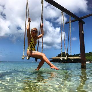 Lucy Fallon feet photo thumbnail