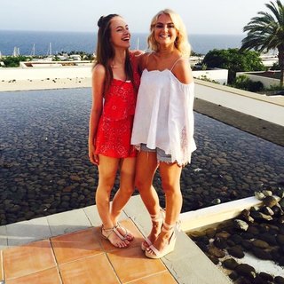 Lucy Fallon feet photo thumbnail