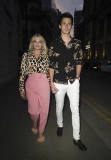 Lucy Fallon feet photo thumbnail