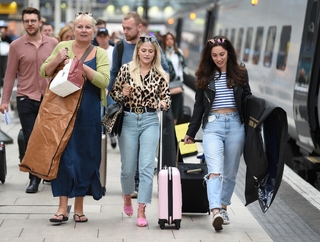 Lucy Fallon feet photo thumbnail