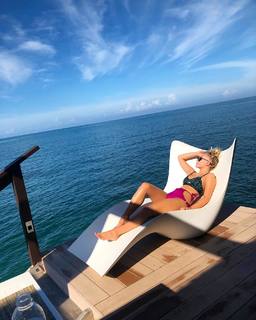 Lucy Fallon feet photo thumbnail