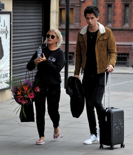 Lucy Fallon feet photo thumbnail