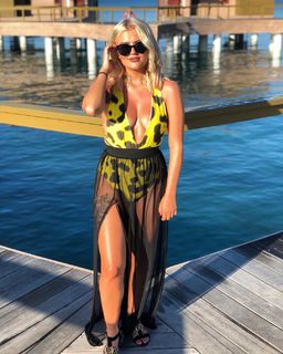 Lucy Fallon feet photo thumbnail