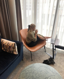 Lucy Fallon feet photo thumbnail