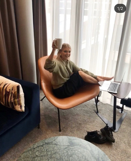 Lucy Fallon feet photo thumbnail