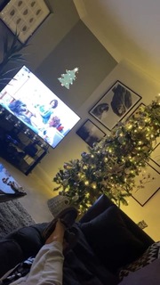 Lucy Fallon feet photo thumbnail