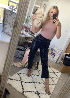 Lucy Fallon feet photo thumbnail