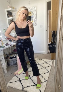 Lucy Fallon feet photo thumbnail