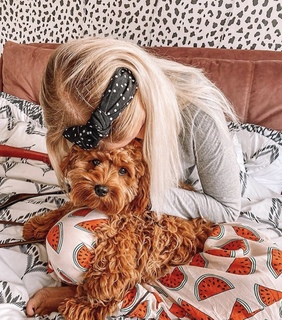 Lucy Fallon feet photo thumbnail