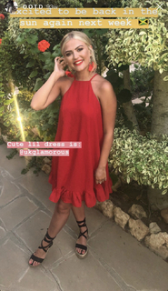 Lucy Fallon feet photo thumbnail