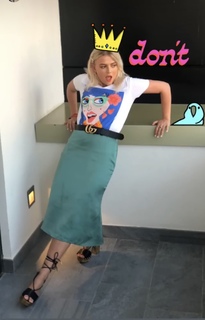 Lucy Fallon feet photo thumbnail