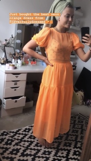 Lucy Fallon feet photo thumbnail