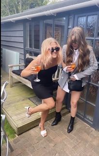 Lucy Fallon feet photo thumbnail