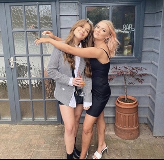 Lucy Fallon feet photo thumbnail