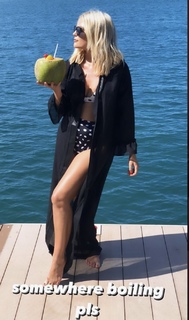 Lucy Fallon feet photo thumbnail