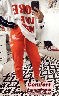 Lucy Fallon feet photo thumbnail