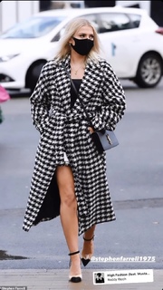 Lucy Fallon feet photo thumbnail