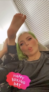 Lucy Fallon feet photo thumbnail