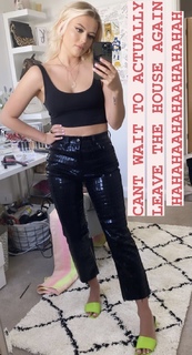 Lucy Fallon feet photo thumbnail