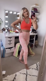 Lucy Fallon feet photo thumbnail