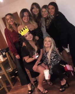 Lucy Fallon feet photo thumbnail